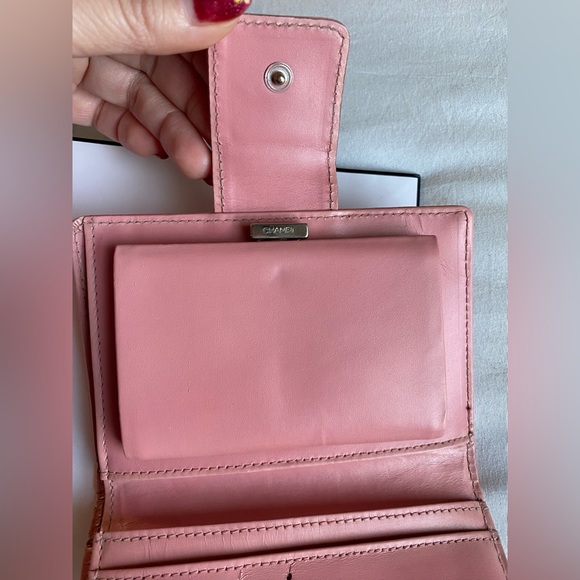 Chanel embossed leather wallet - Picture 8 of 9